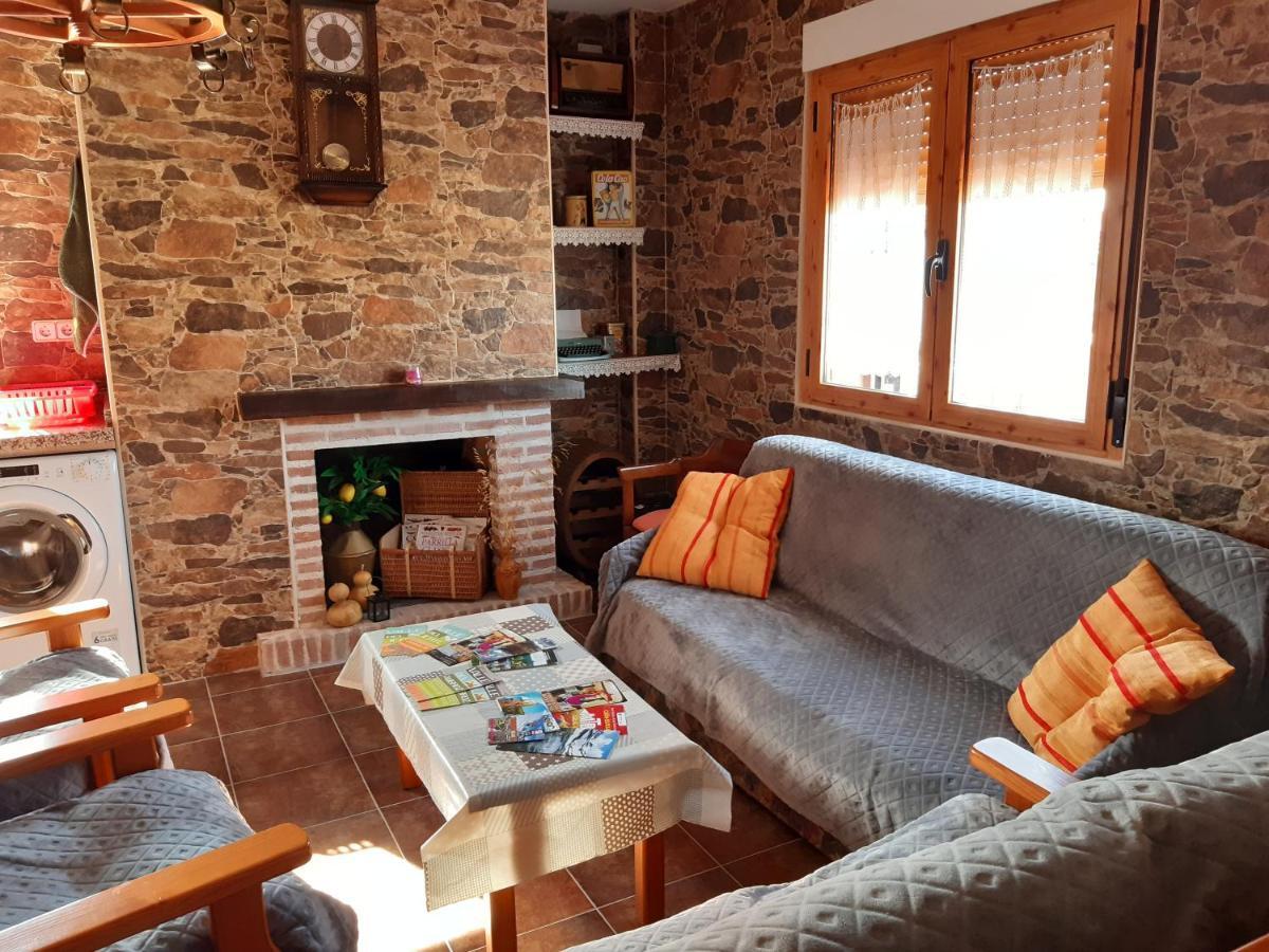 Casa Rural Mi Descanso Valdefuentes de Sangusin ภายนอก รูปภาพ